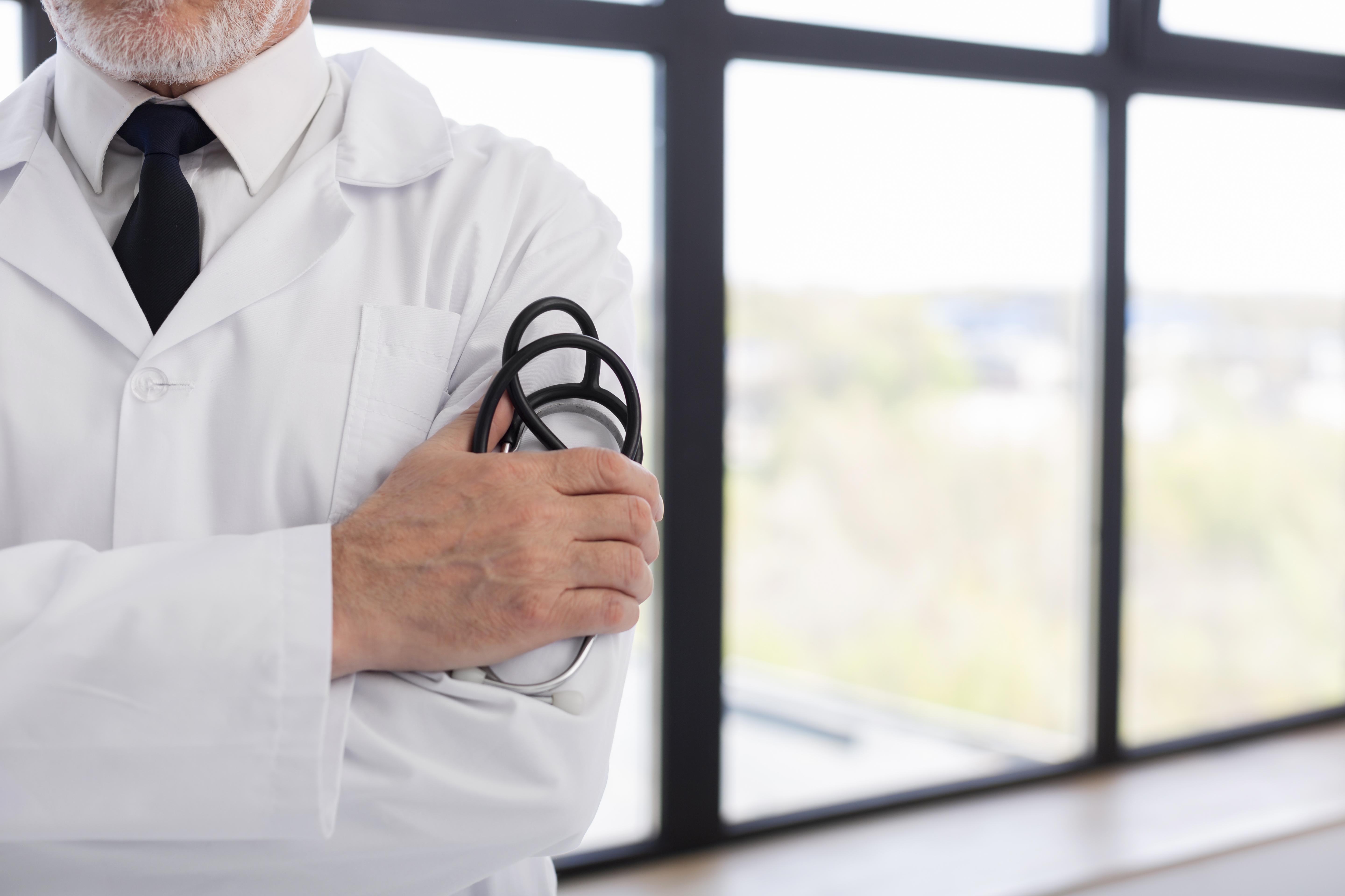 lekarz z stetoskopem